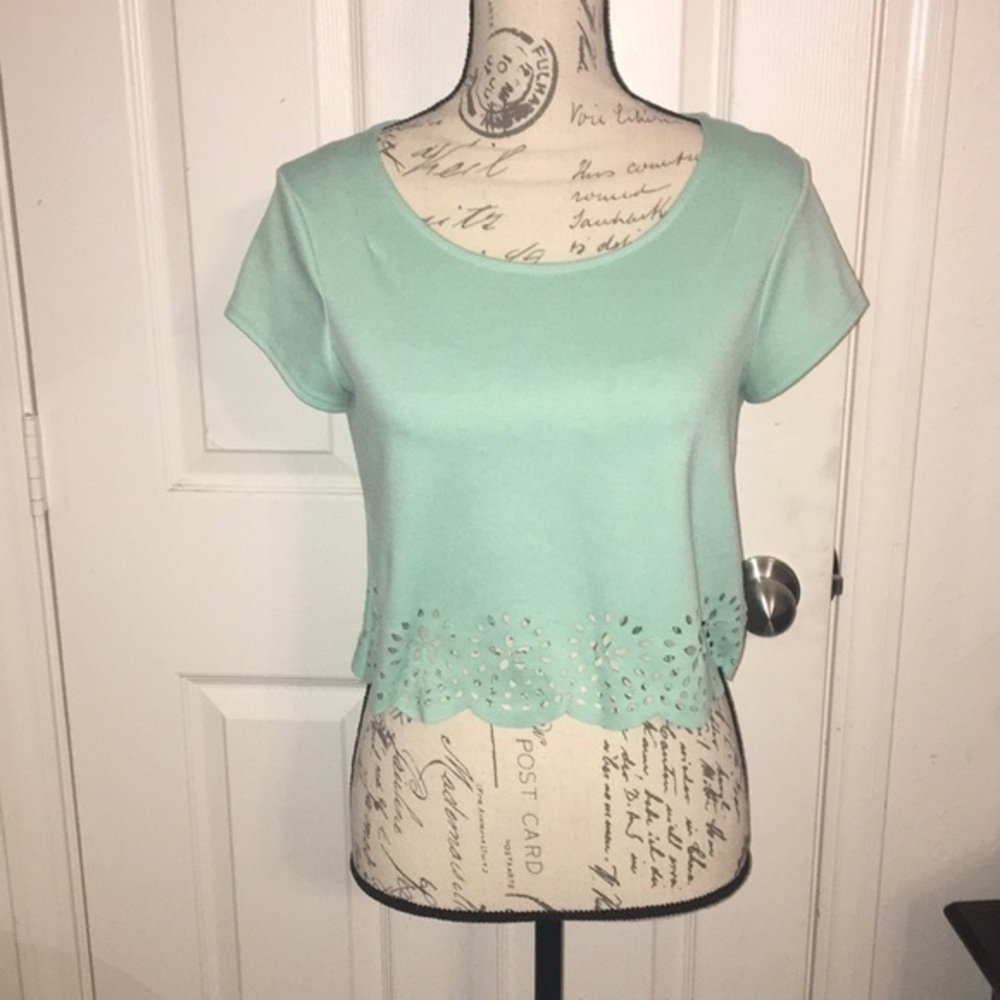 Bundle 3 for 25$. Pins and needles crop top